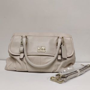 NEW: Vintage AUTH Coach White Shoulder Leather Bag